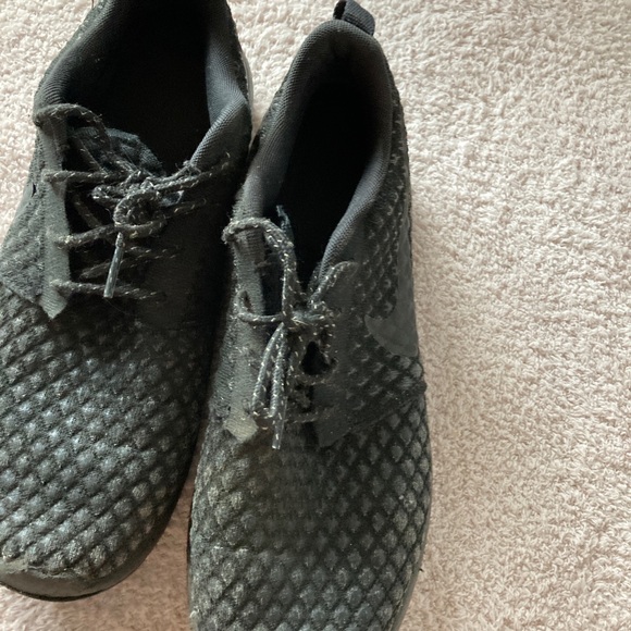 Size 10.5 - Nike Roshe NM Flyknit SE Black - Picture 3 of 3